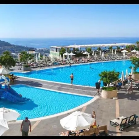 In Goldcity In The Main Building With Amazing View Kargicak Mahmutlar With Private * Alanya