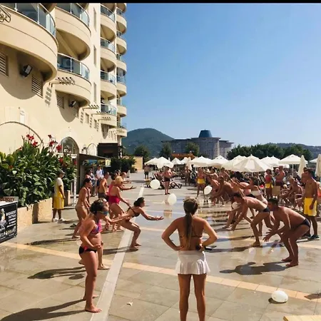In Goldcity In The Main Building With Amazing View Kargicak Mahmutlar With Private Aparthotel *